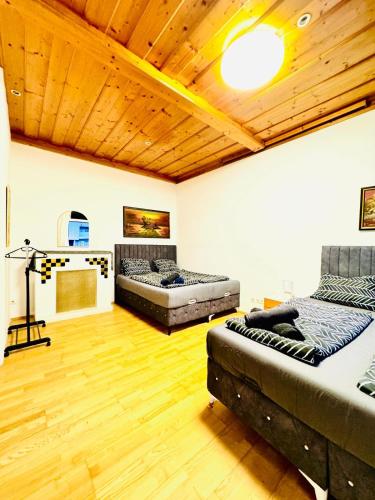 Comfortable 4BR Apt for 12 Close to FAC Platz