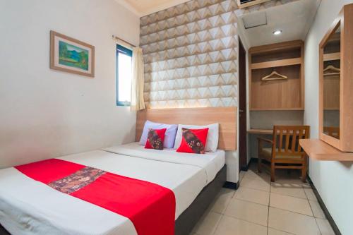 Ένα ή περισσότερα κρεβάτια σε δωμάτιο στο Cihampelas Hotel 2
