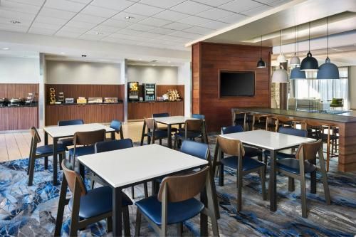 Restaurace v ubytování Fairfield by Marriott Inn & Suites Knoxville Turkey Creek