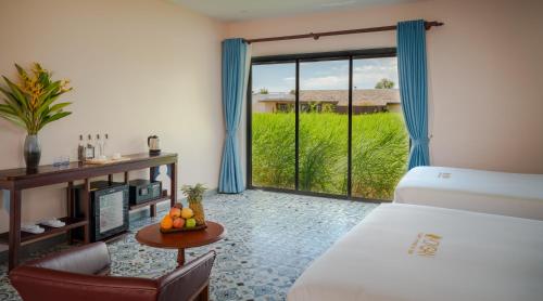 Postel nebo postele na pokoji v ubytování Komsan Kampot Resort