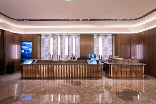 Ο χώρος του λόμπι ή της ρεσεψιόν στο Shenzhen Luohu Port Guangdong Trade Orange Crystal Hotel