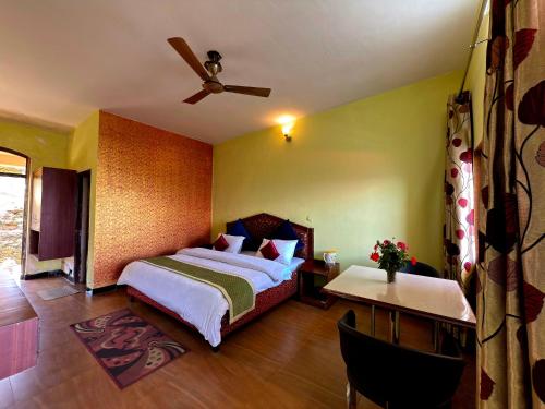 Gambar di galeri bagi Hotel Hill Top Forest Palace di Lansdowne