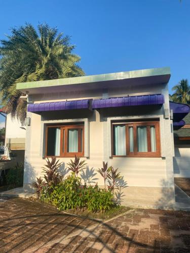 Φωτογραφία από το άλμπουμ του 1 BR, Hidden Gem Private Beach Bungalow σε Surat Thani