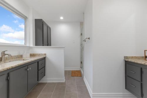 a bathroom with two sinks and a shower at Lakefront Retreat Sleeps 15 Starlink Internet in Mabank