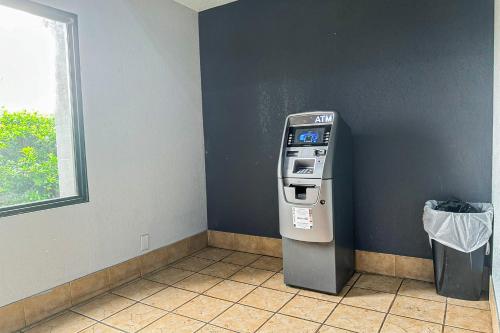 a atm machine in the corner of a room at Relax Inn By Oyo Jackson MS Hwy 80 I-20 in Jackson