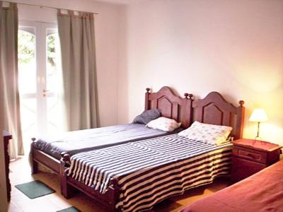 a bedroom with a bed and a window at La Casona de Susana in Colón