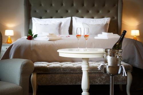 Postel nebo postele na pokoji v ubytování Hotel Château Gbeľany