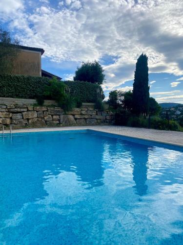 Villa nichée sur golf & piscine