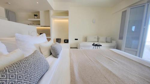 Un ou plusieurs lits dans un hébergement de l'établissement Maeva Suites Santorini