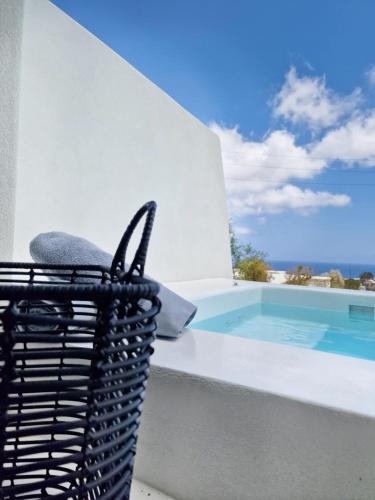 Piscine de l'établissement Maeva Suites Santorini ou située à proximité