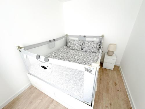 Postel nebo postele na pokoji v ubytování WHITE APARTMENTS - Grunwaldzka