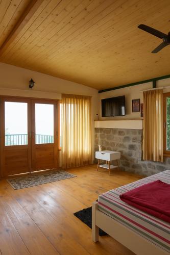 Postel nebo postele na pokoji v ubytování Bougain Villa Cottage