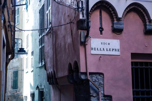 a street sign on the side of a building at ZenAmore in Genova