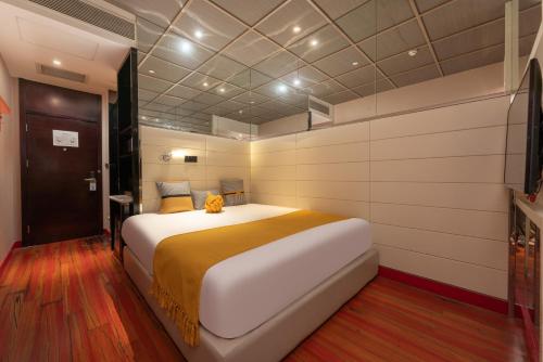 Ένα ή περισσότερα κρεβάτια σε δωμάτιο στο WISDOM Boutique Hotel Near the National Bird's Nest National ConventionCentre and Olympic Forest Park Just a 5-minute walk from Line 15's Anli Lu Subway Easy access tothe airport