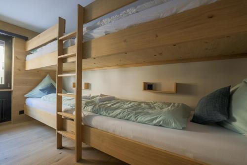 a bedroom with two bunk beds in a room at Creatini Mountain in Zermatt