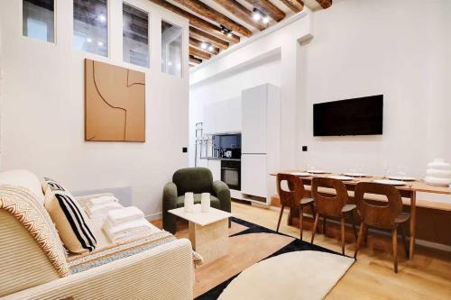 Les Halles - Grands Boulevards Stylish 2BR - 6P