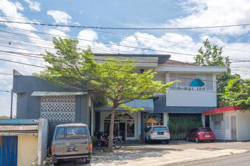 a small car parked in front of a building at INNCA Telaga Bodas, Semarang in Jatingaleh