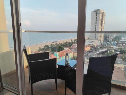 Ocean Breeze Sea View Apartmentにあるバルコニーまたはテラス