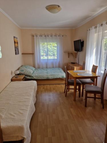 En eller flere senge i et værelse på Dom Gościnny Roksana