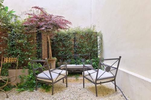 Photo de la galerie de l'établissement Nice 1BR Flat with garden 5mn to Pont des Arts, à Paris