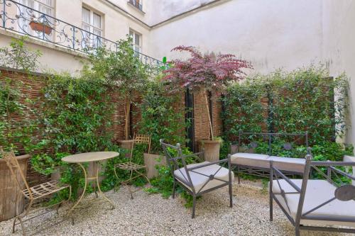Photo de la galerie de l'établissement Nice 1BR Flat with garden 5mn to Pont des Arts, à Paris