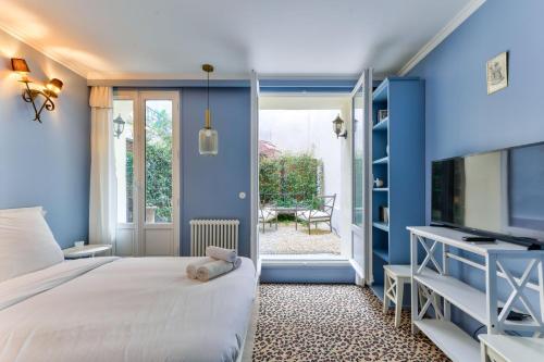 Photo de la galerie de l'établissement Nice 1BR Flat with garden 5mn to Pont des Arts, à Paris