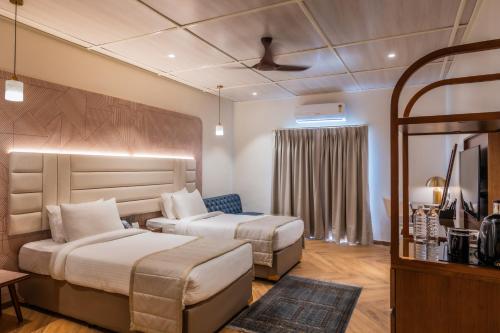 Postel nebo postele na pokoji v ubytování Grand Hotel Mumbai - Ballard Estate, Fort