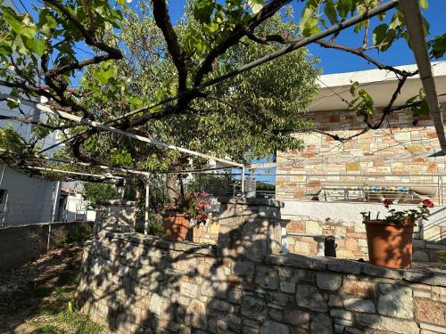 Φωτογραφία από το άλμπουμ του Stone Villa σε Εξαμίλι