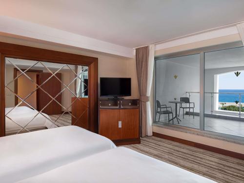 Rixos Sungate - The Land of Legends Accessにあるテレビまたはエンターテインメントセンター