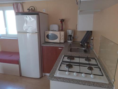 Imagen de la galería de Mobile Home sleeps 4, en Monsec