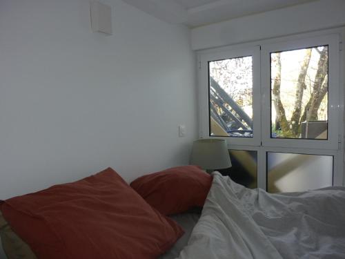 Photo de la galerie de l'établissement Rez-de-jardin enchanteur à 700m du lac au dessus du Petit Port, à Annecy