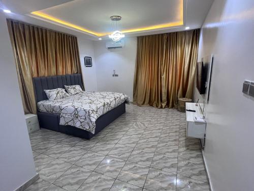 Postel nebo postele na pokoji v ubytování 165 Homes