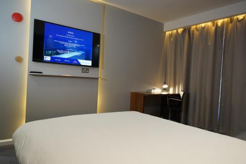 Postel nebo postele na pokoji v ubytování Holiday Inn Express Harlow by IHG