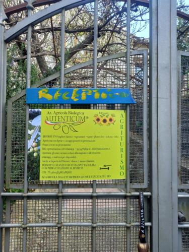 a sign on the gate of a fence at Autenticum Agriturismo Tolfa in Tolfa