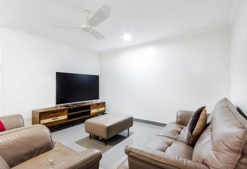TV a/nebo společenská místnost v ubytování Citi Serviced Apartments - Gaba Place