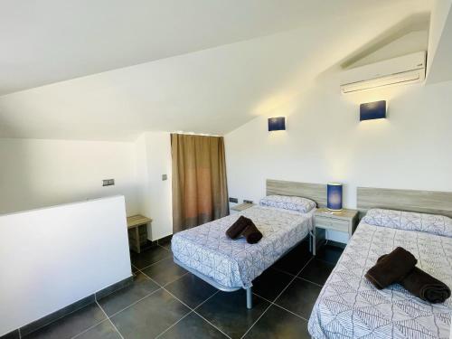 En eller flere senge i et værelse på Roca Maura by Costabravaway AC /Sea view