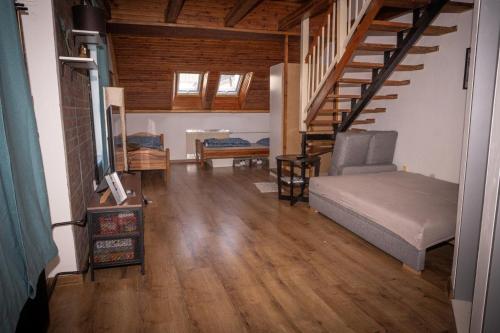 Varady's large apartment with private parking