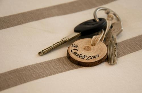 a pair of keys sitting on a table at Villa Essenza - Rooms and Breakfast in Albenga
