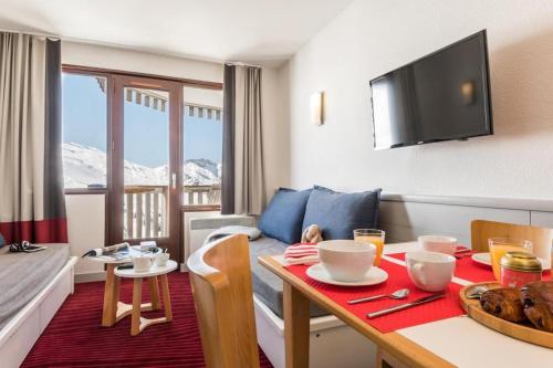 a living room with a table and a couch at Résidence Antarès - Avoriaz in Morzine