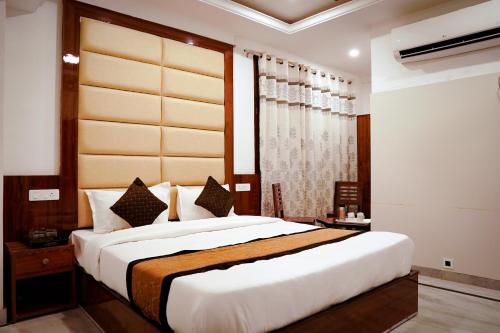 Postel nebo postele na pokoji v ubytování Hotel The Black Gold