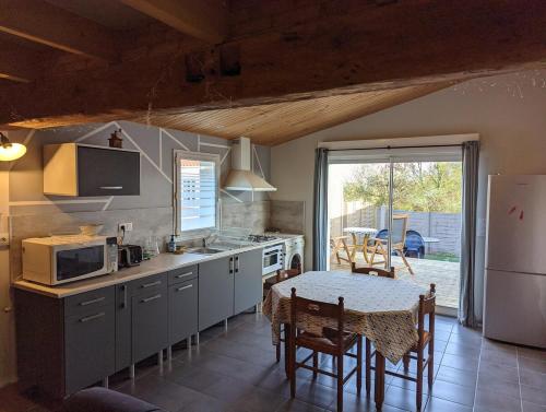 Η κουζίνα ή μικρή κουζίνα στο Petite maison avec mezzanine