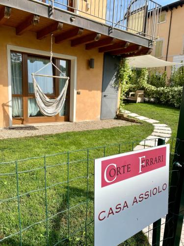 a sign in front of a house with a hammock at Wohnung Mit Privatem Garten Und Schöner Aussicht in Moniga