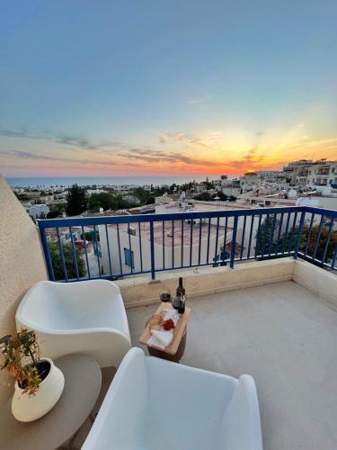 Holistic Homes - Sea view, Pool, 2 double beds