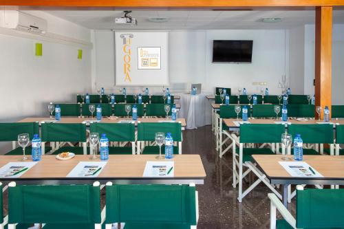 TV a/nebo společenská místnost v ubytování Hotel Spa Porto Cristo