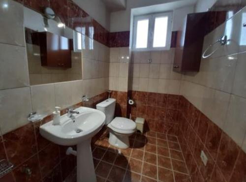 Bilik mandi di Sea View Luxury Apartments Palase Dhermi