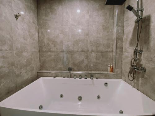 Gallery image of Maze Pool Villa Resort in Kamphaeng Phet