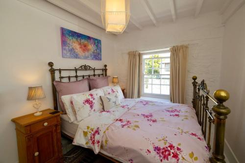 a bedroom with a bed and a window at Christmas Cottage, Isle of Wight in Godshill