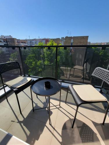 a group of chairs and a table on a balcony at Park Residence Apartman 1, Mirijevo, Beograd in Belgrade