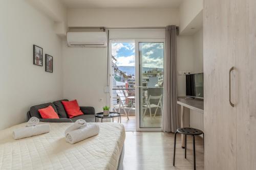 A television and/or entertainment centre at Elvita Apartments 3