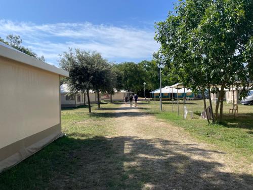 Photo de la galerie de l'établissement Camping Le Soleil, à La Rochelle